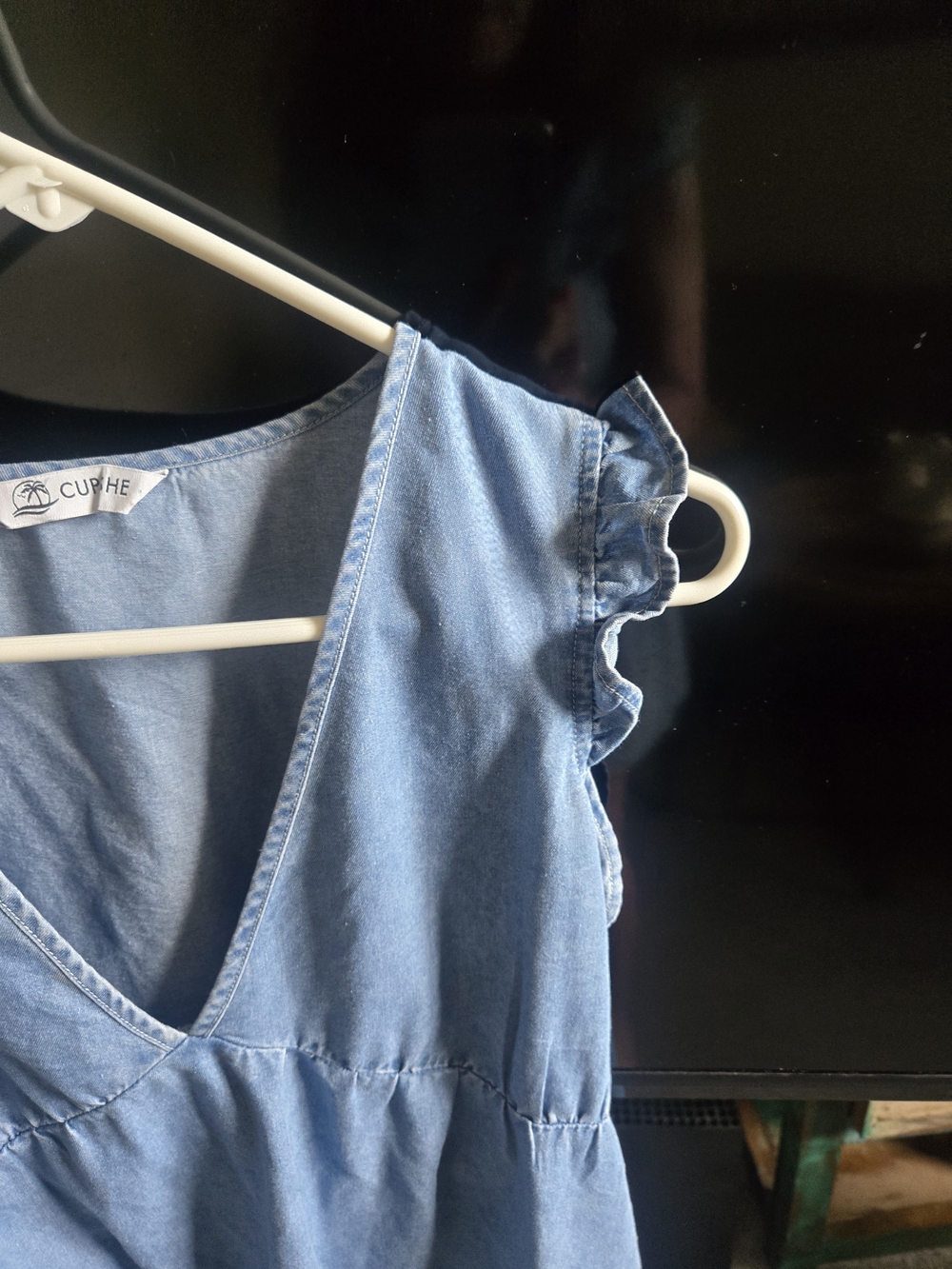 Cupshe Light Blue Denim V-Neck Casual Dress with Flutter Sleeves - Picture 3 of 6